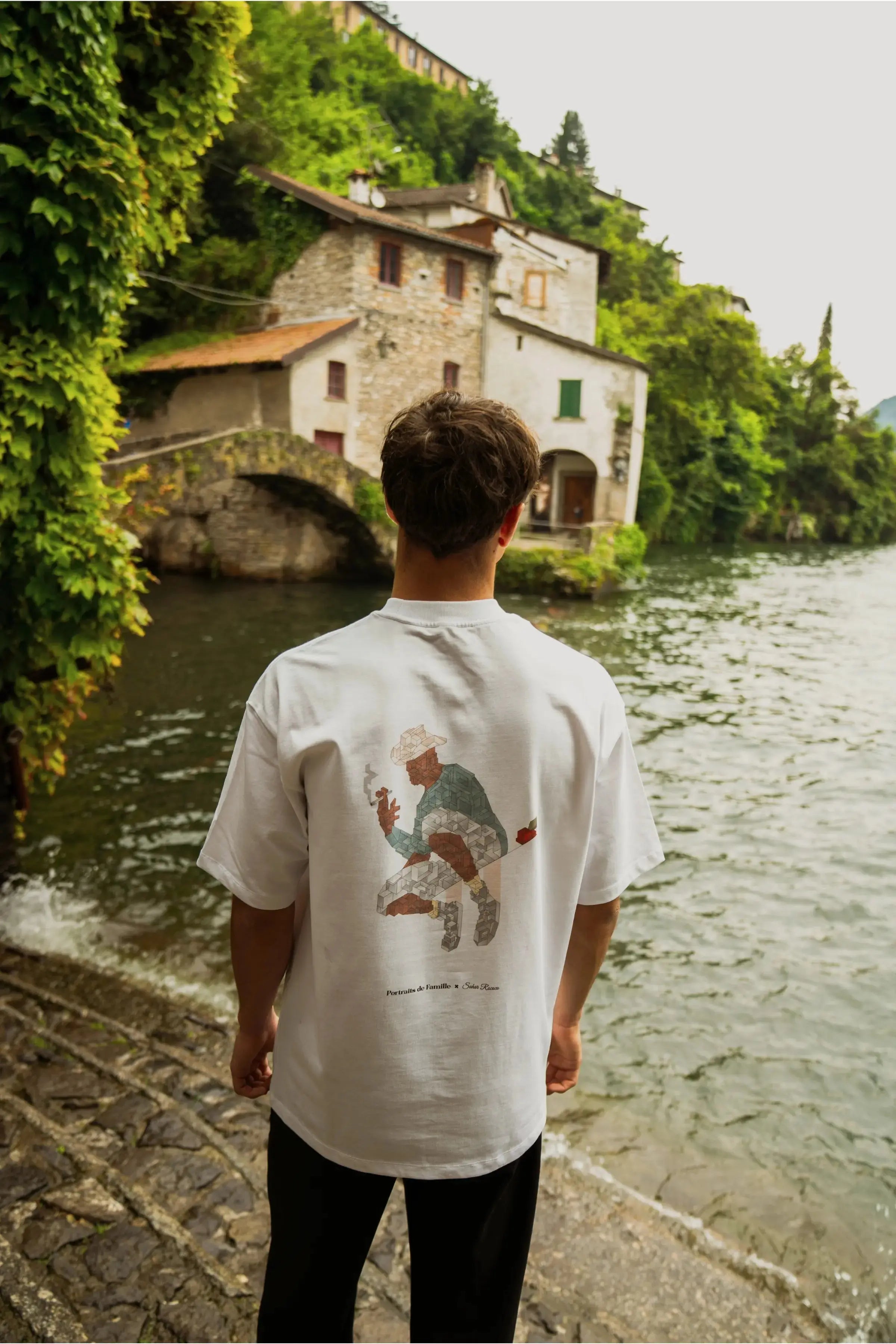 Portraits de Famille Echoes Sahar Rococo Fly Away Design