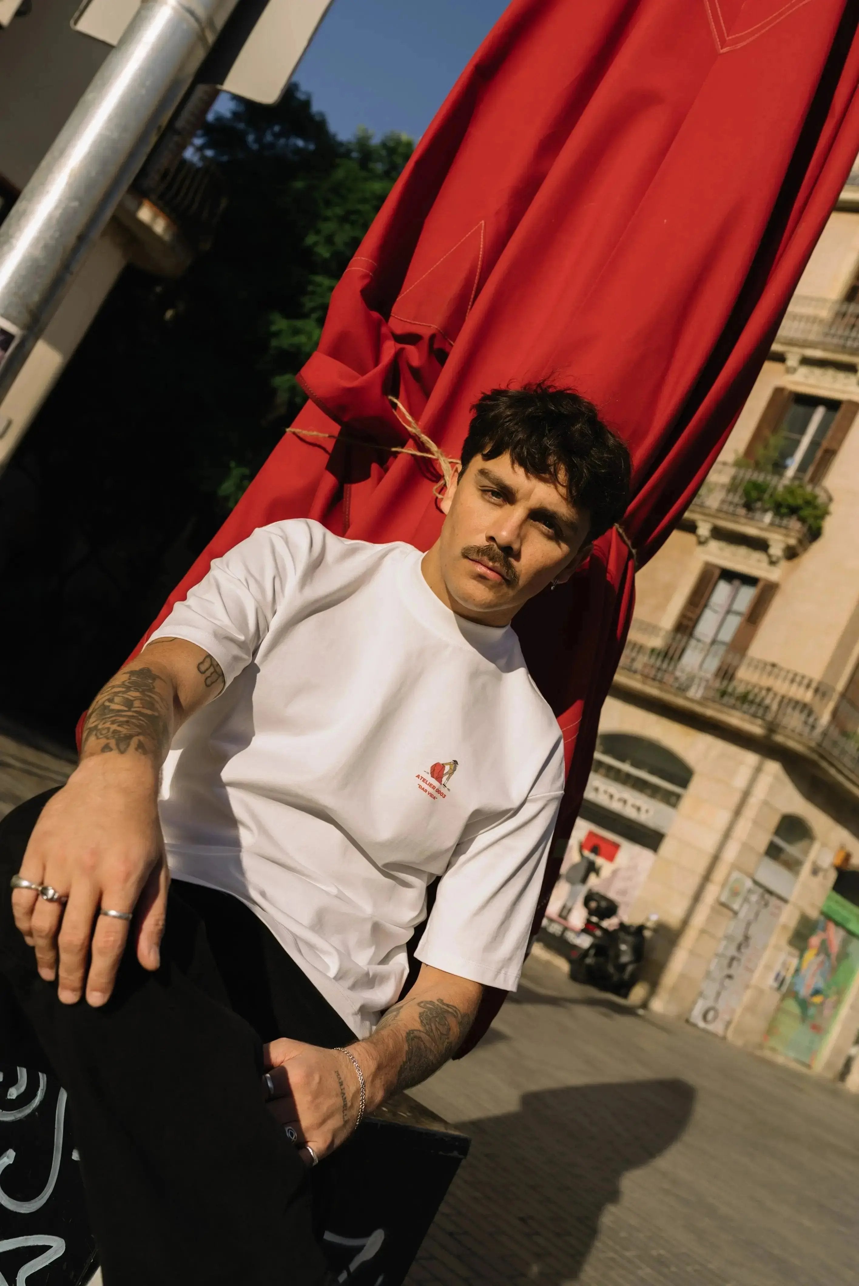 Portraits de Famille Dar Vida The Tee Gloria Model 6