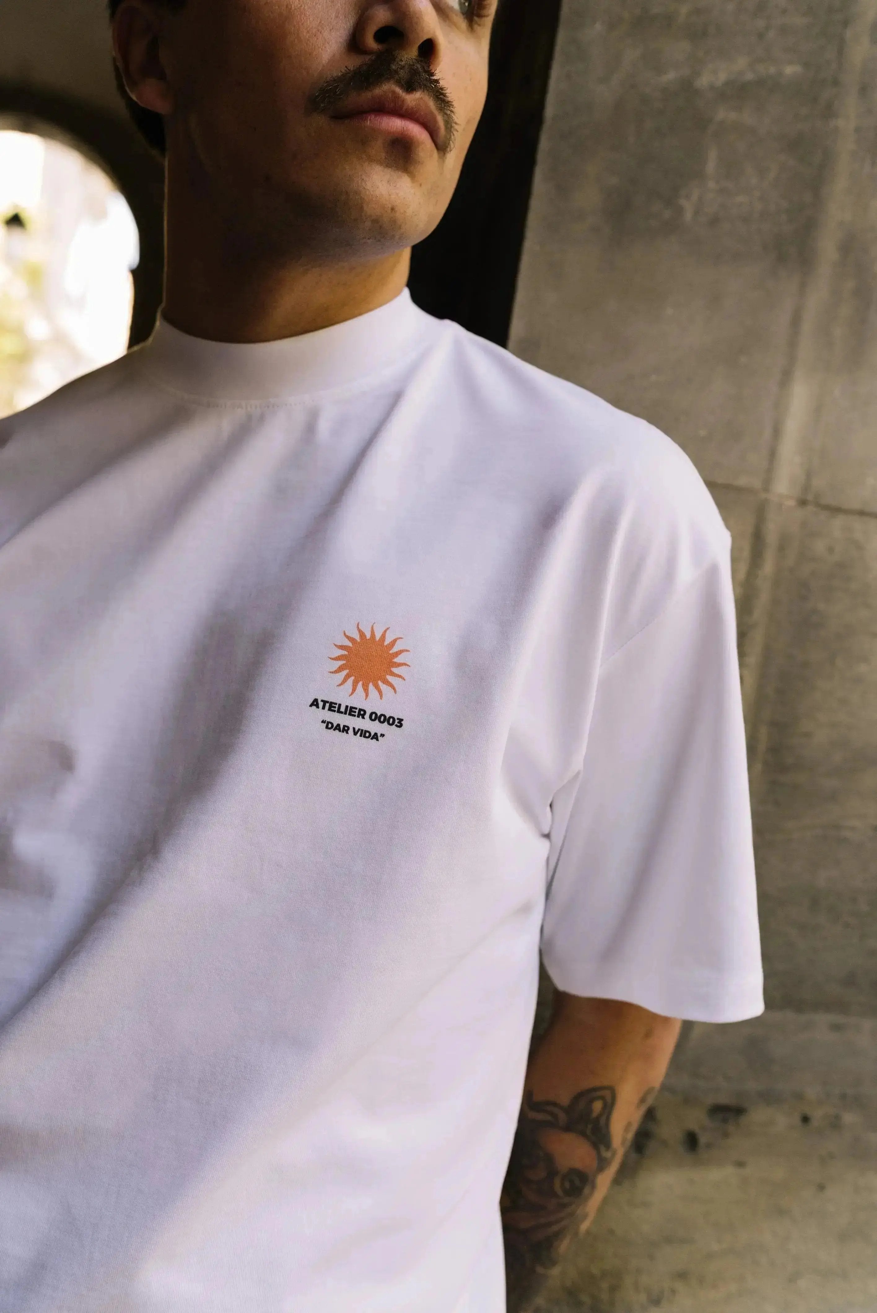 Portraits de Famille Dar Vida The Tee Sol Model 4