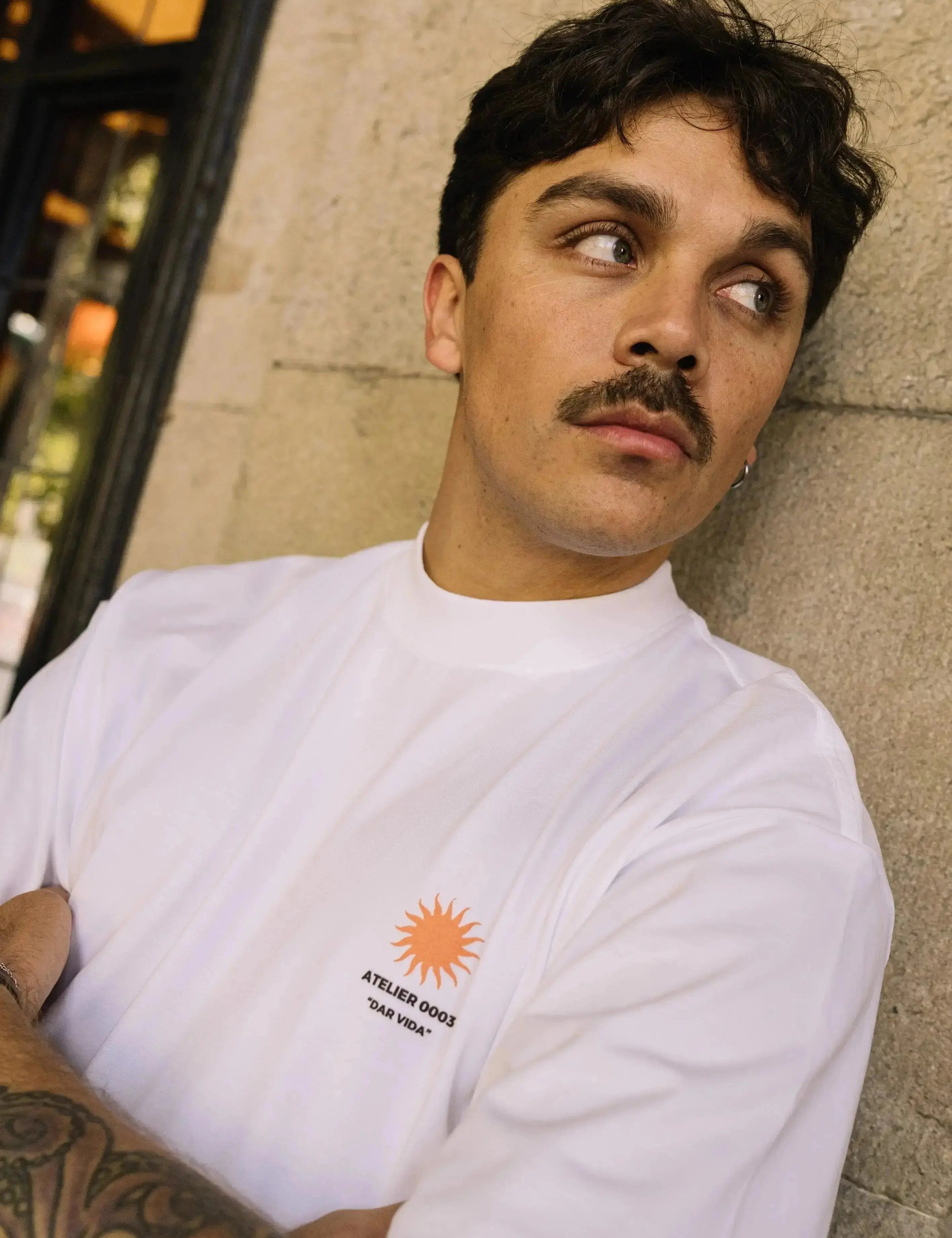 Portraits de Famille Dar Vida The Tee Sol Model 5