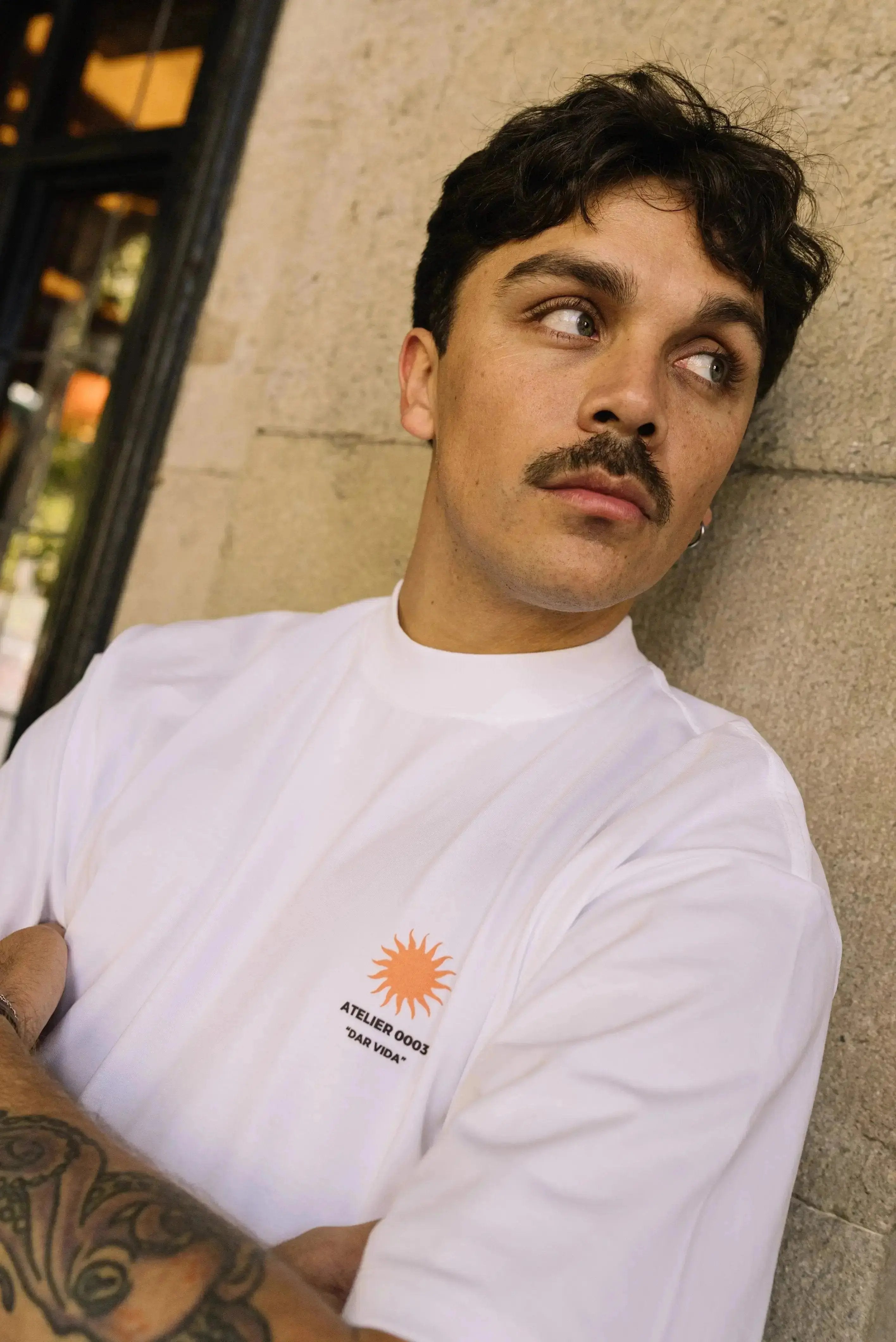 Portraits de Famille Dar Vida The Tee Sol Model 5