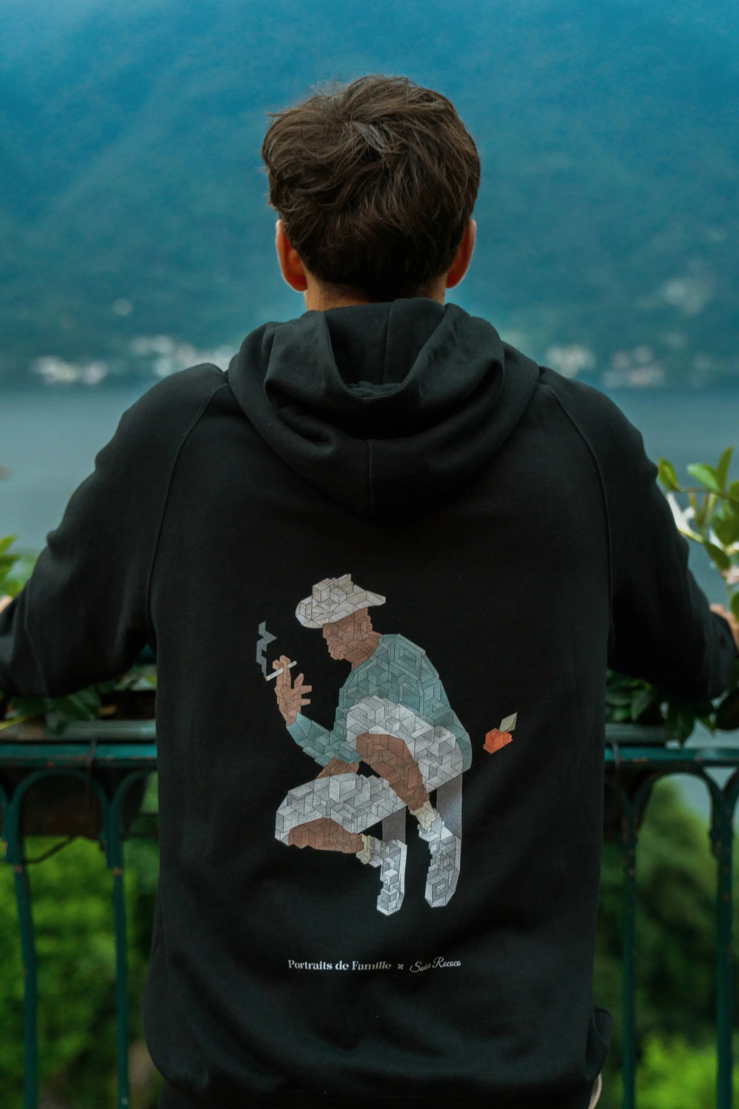 Portraits de Famille Echoes The Hoodie Fly Away Model 1