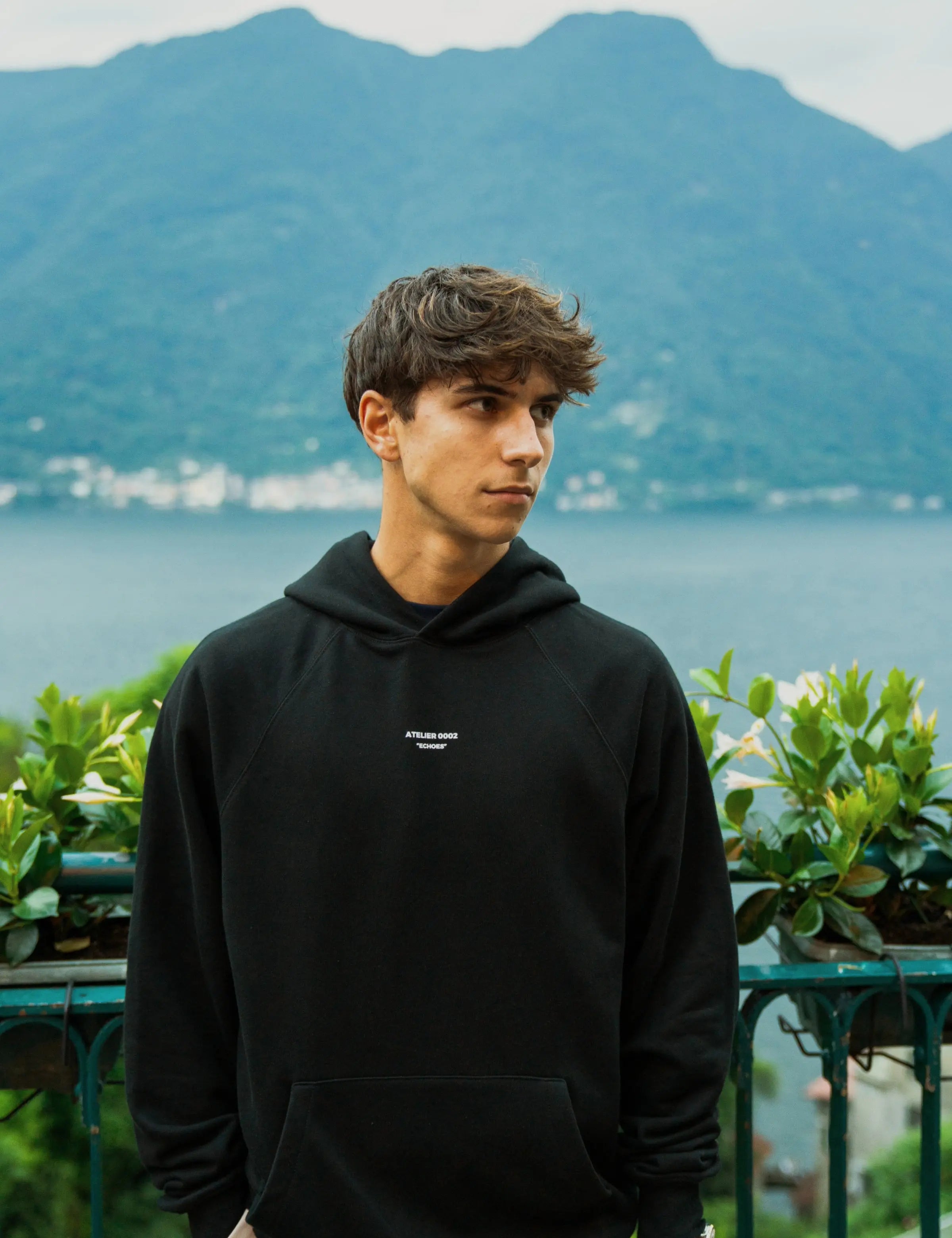 Portraits de Famille Echoes The Hoodie Fly Away Model 2