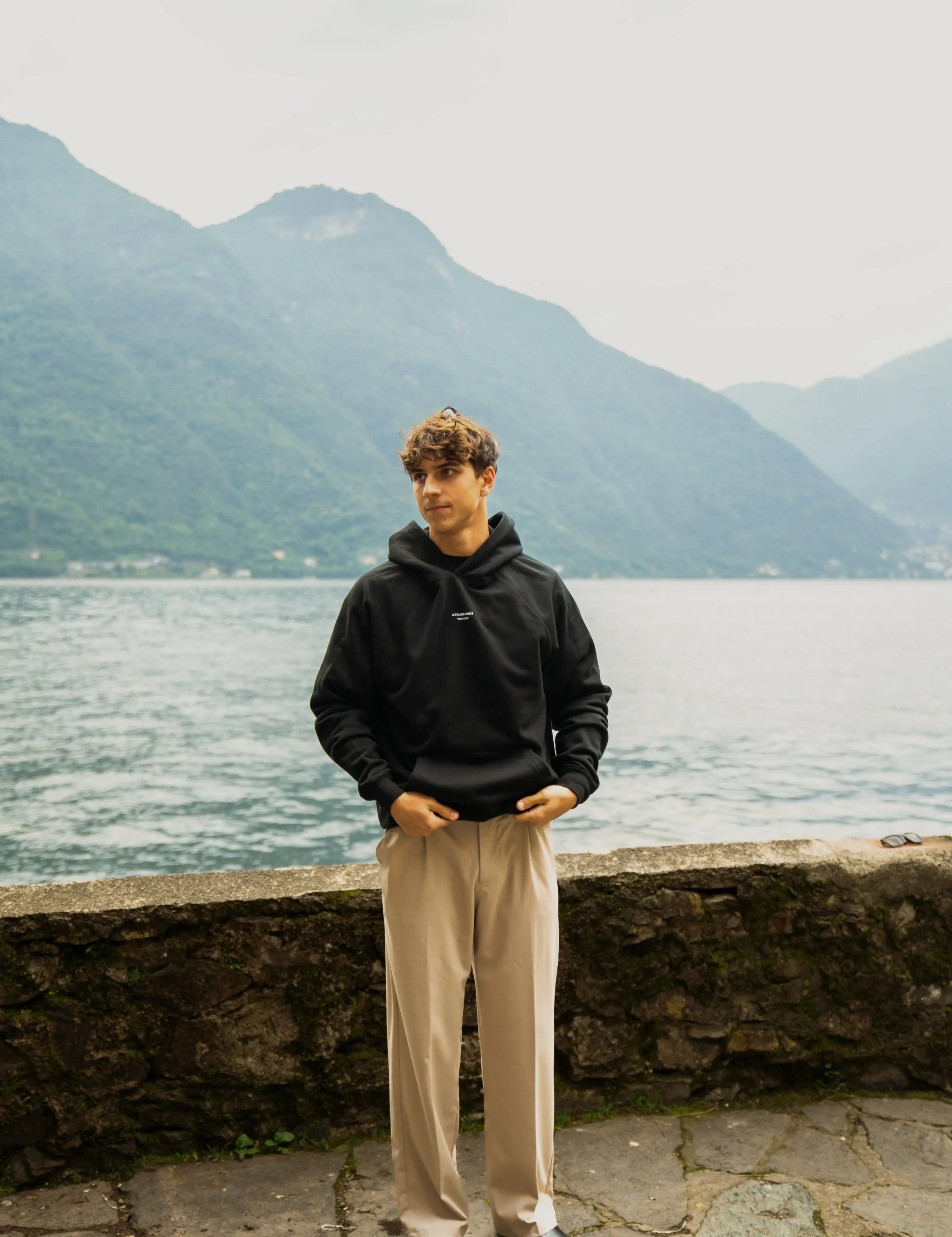 Portraits de Famille Echoes The Hoodie Fly Away Model 3