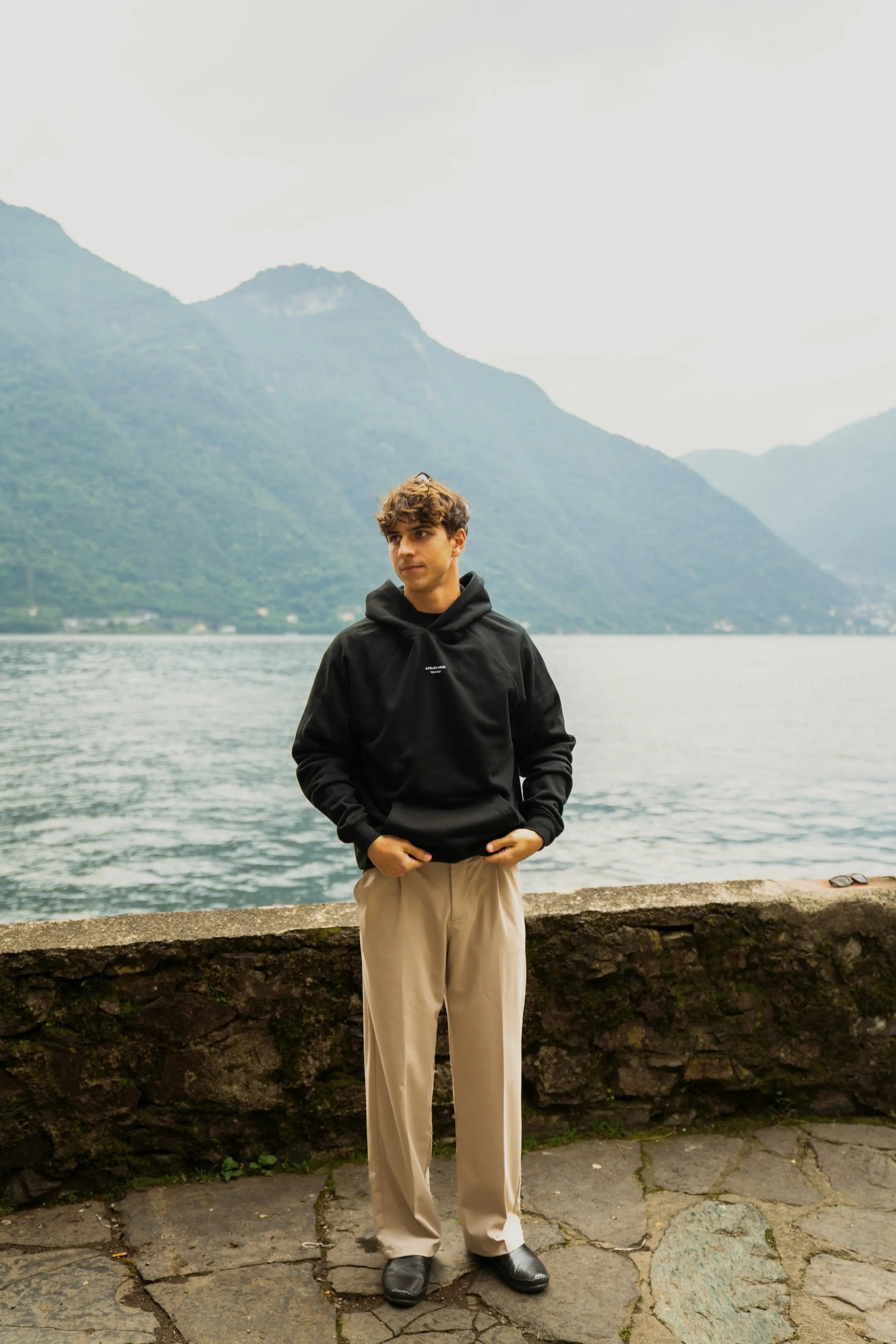 Portraits de Famille Echoes The Hoodie Fly Away Model 3