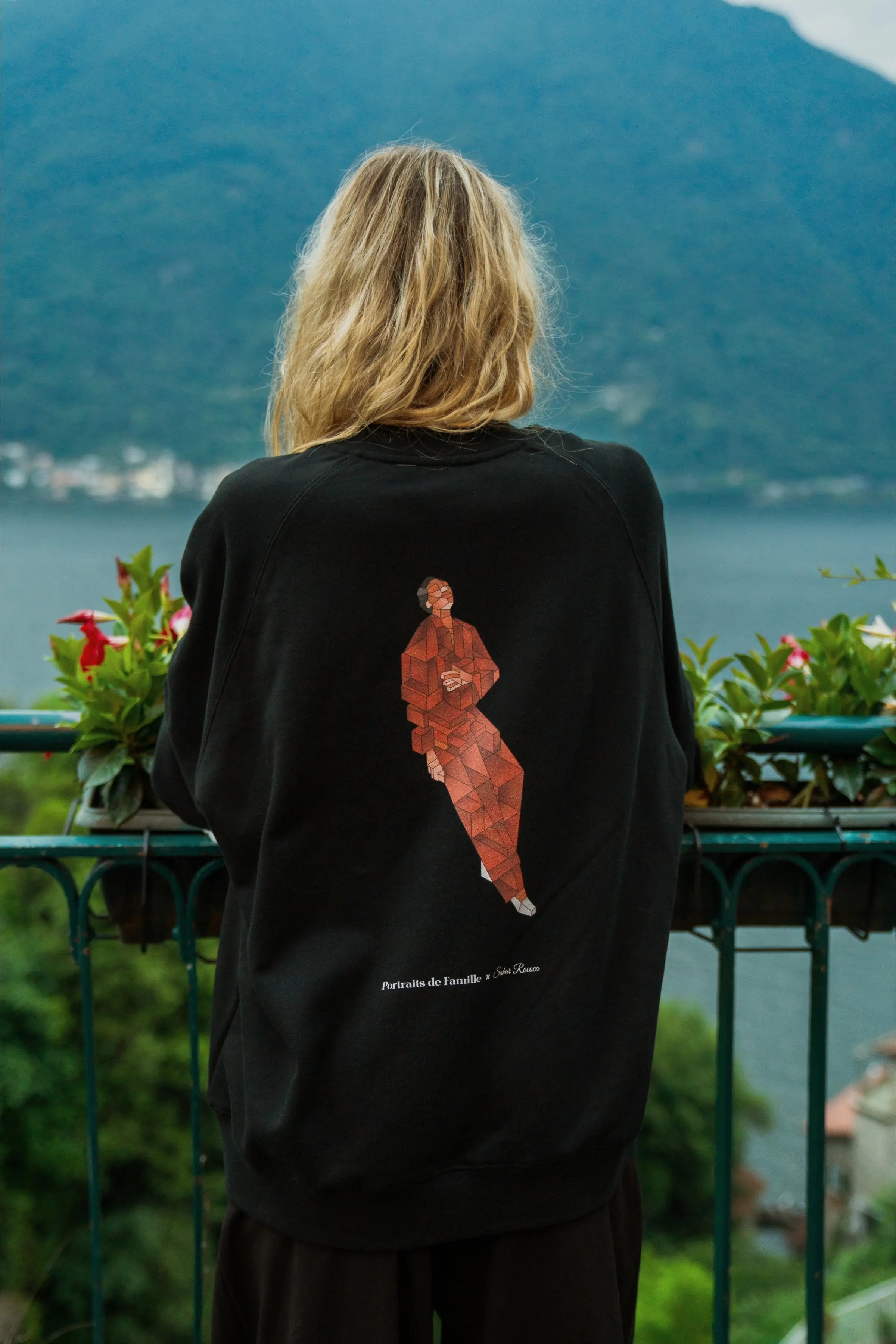 Portraits de Famille Echoes The Sweatshirt Discomfort Model 1