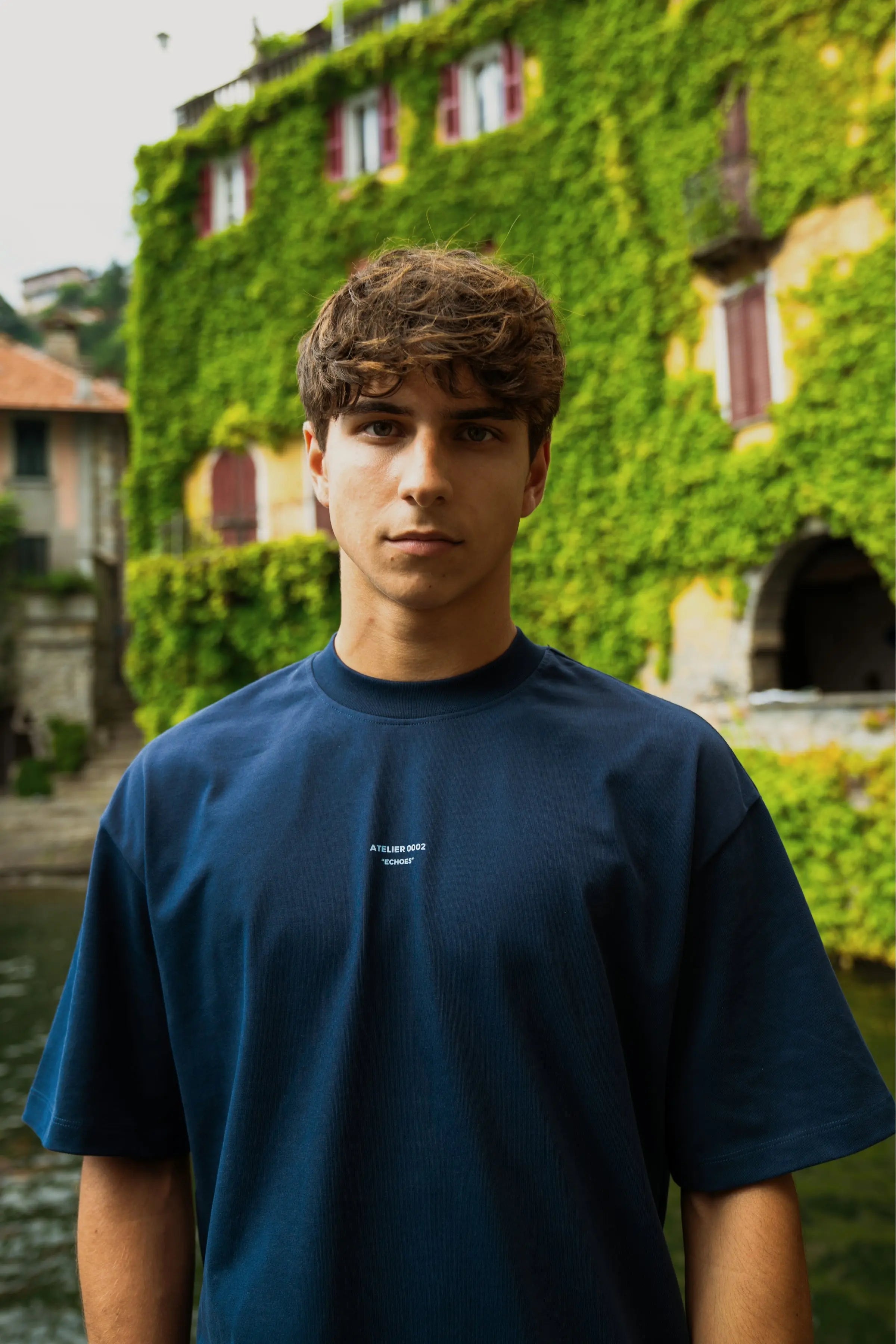Portraits de Famille Echoes The Tee Catch Model 2