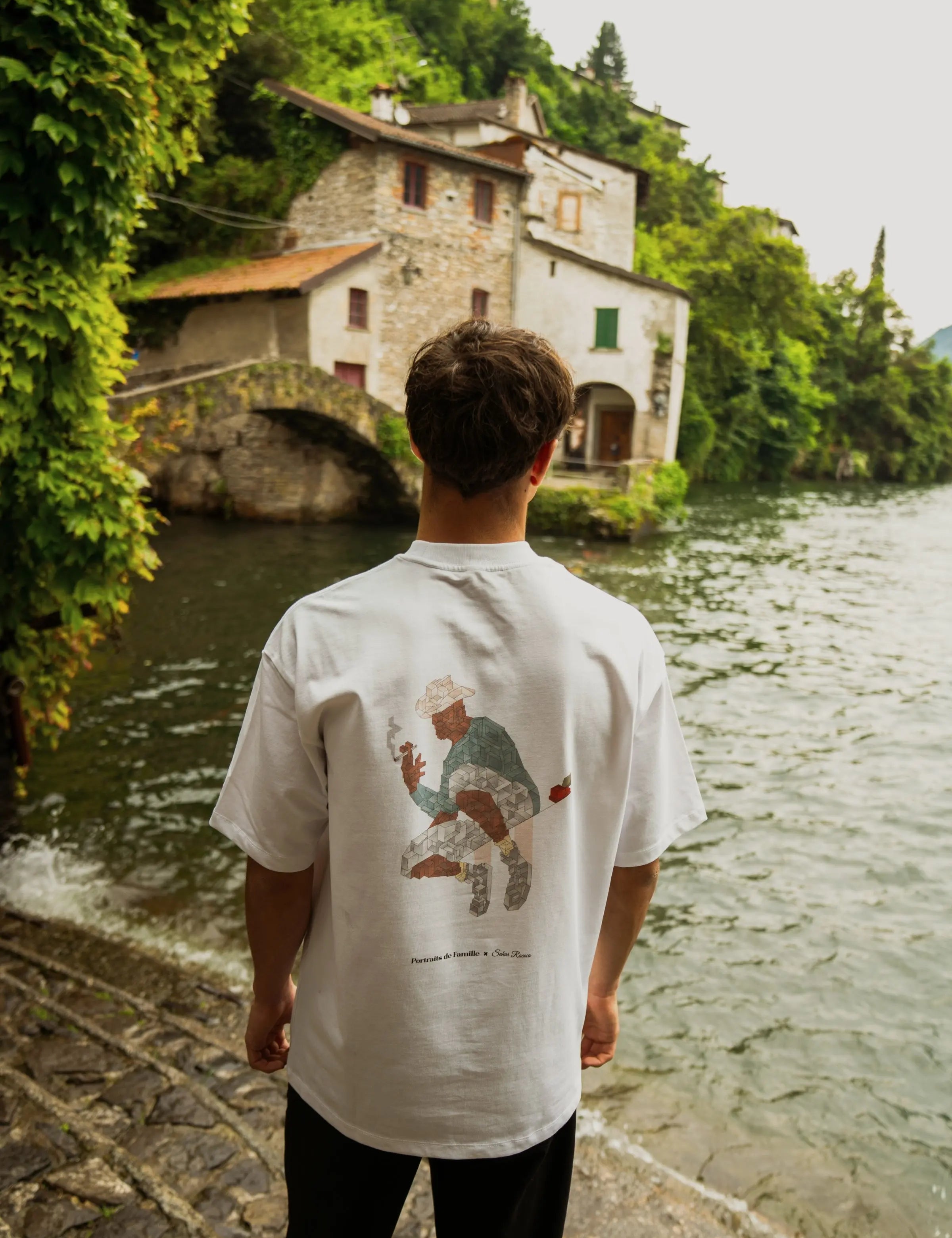 Portraits de Famille Echoes The Tee Fly Away Model 1