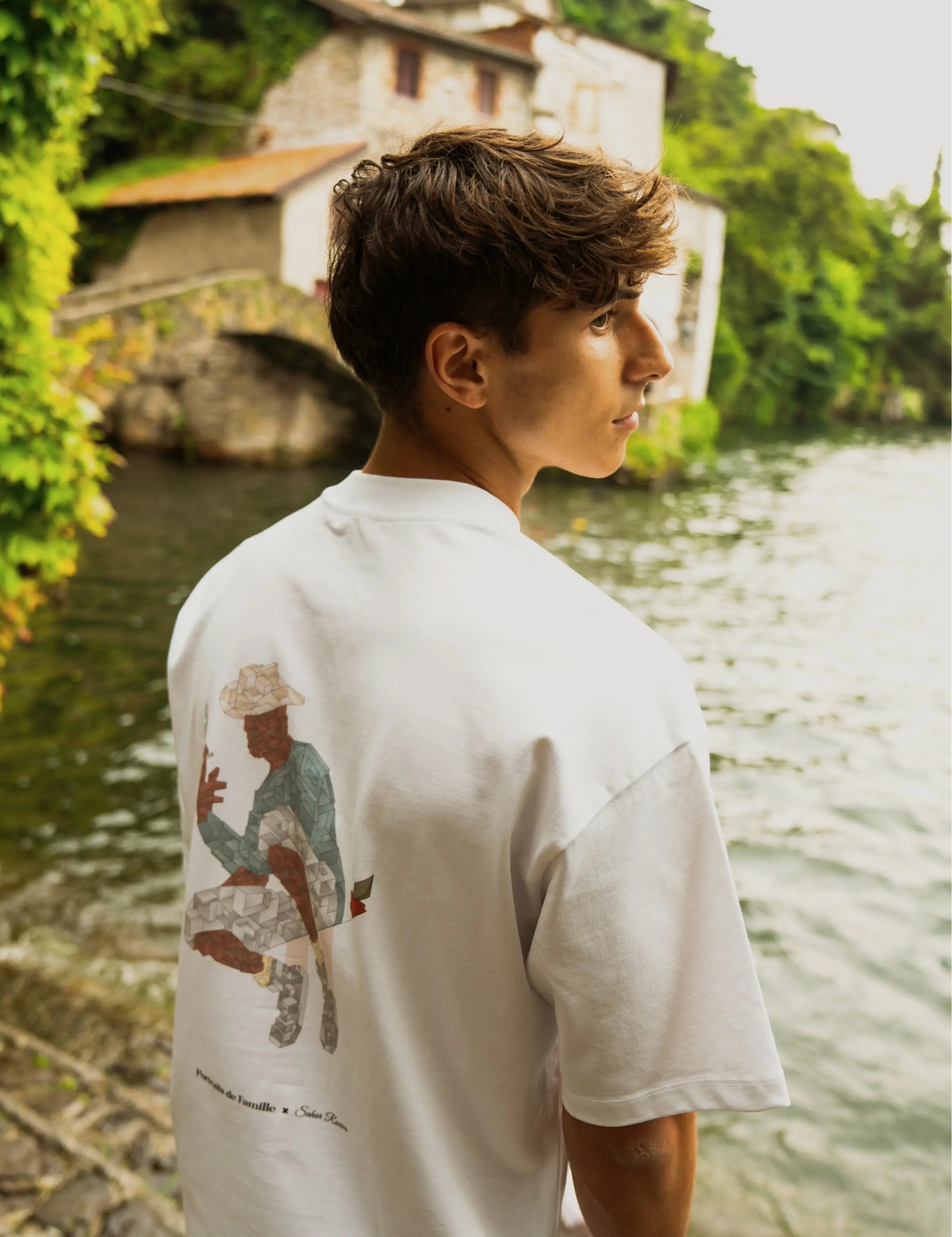 Portraits de Famille Echoes The Tee Fly Away Model 2