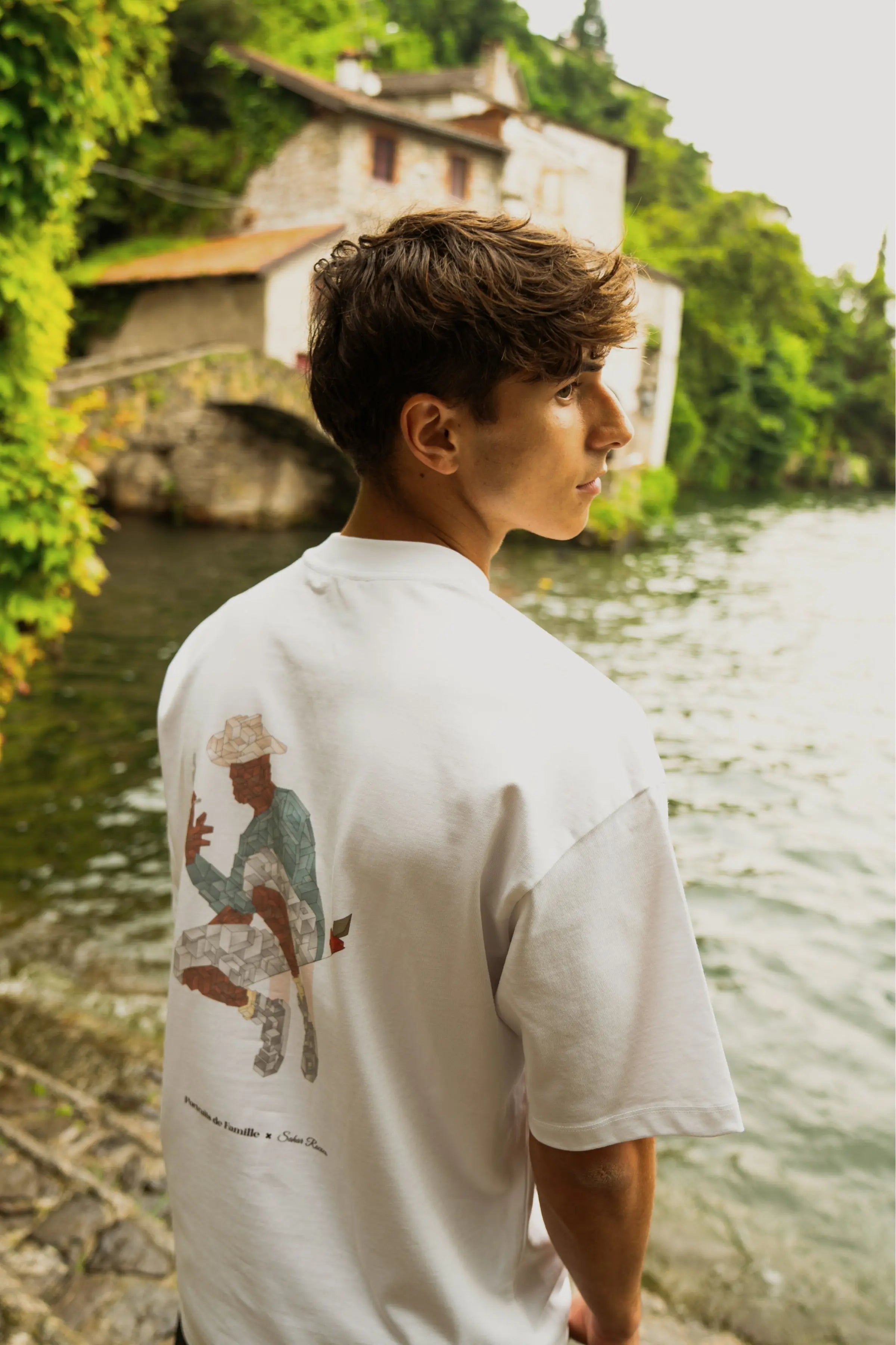 Portraits de Famille Echoes The Tee Fly Away Model 2