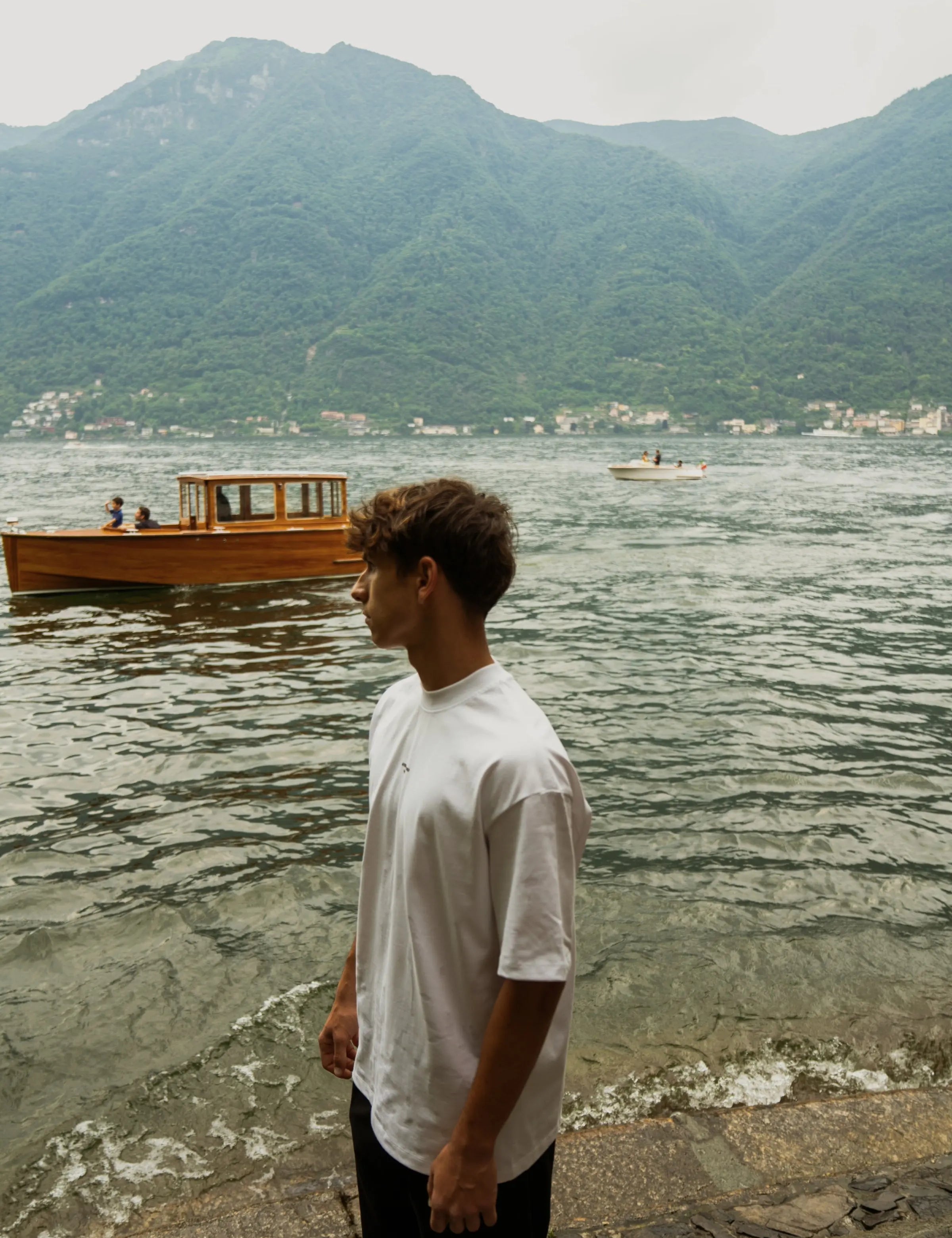 Portraits de Famille Echoes The Tee Fly Away Model 3