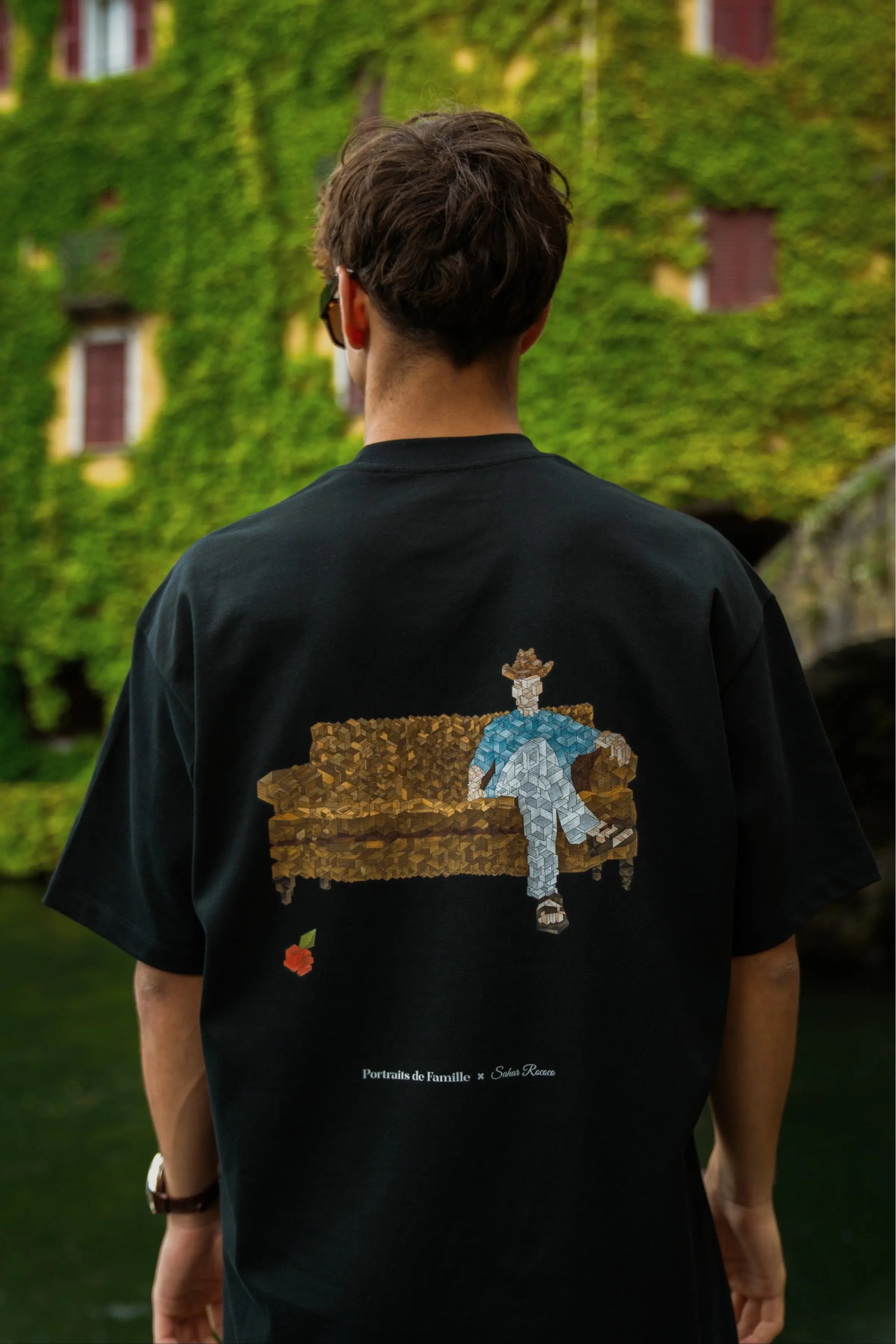 Portraits de Famille Echoes The Tee Waiting Room Model 1