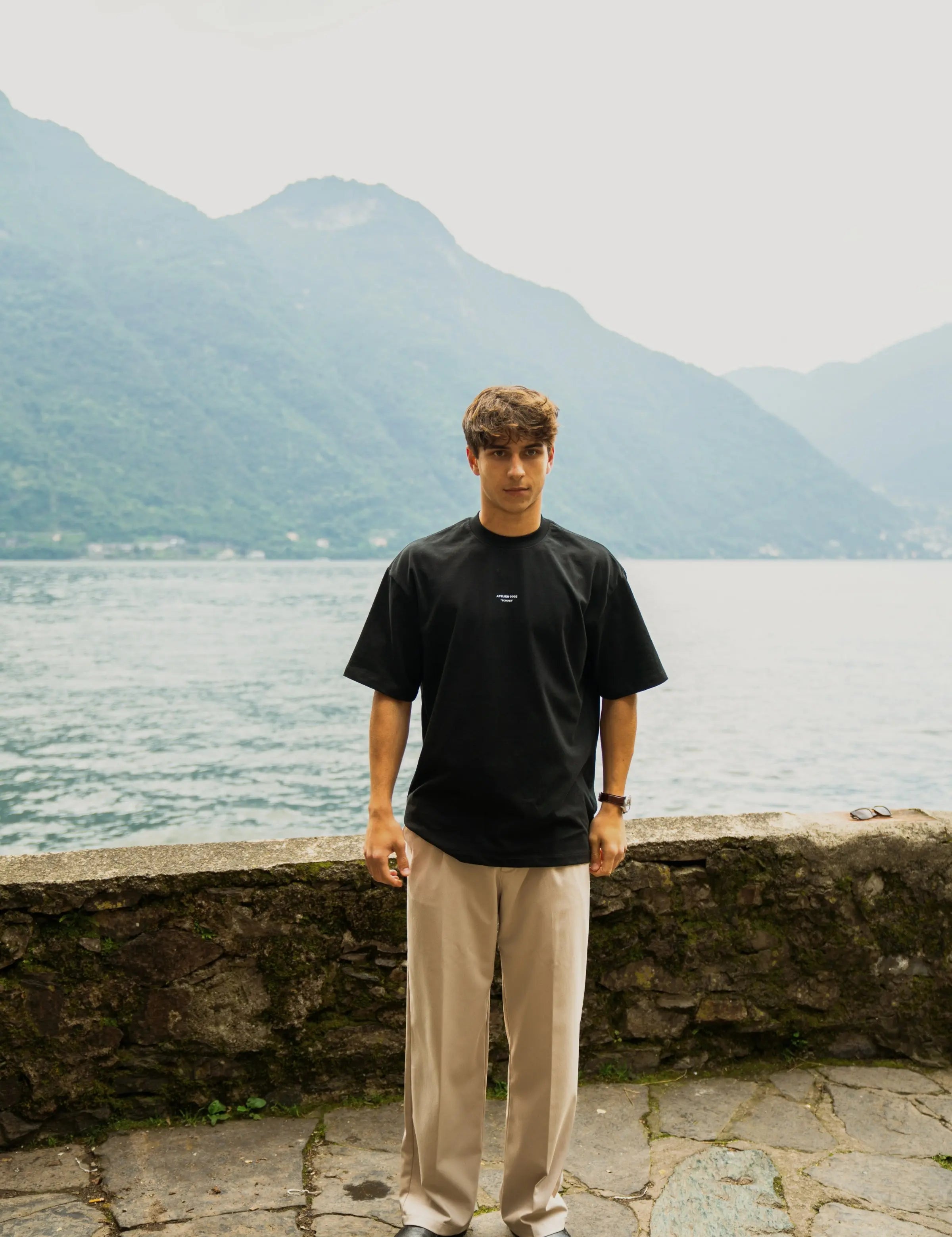 Portraits de Famille Echoes The Tee Waiting Room Model 2