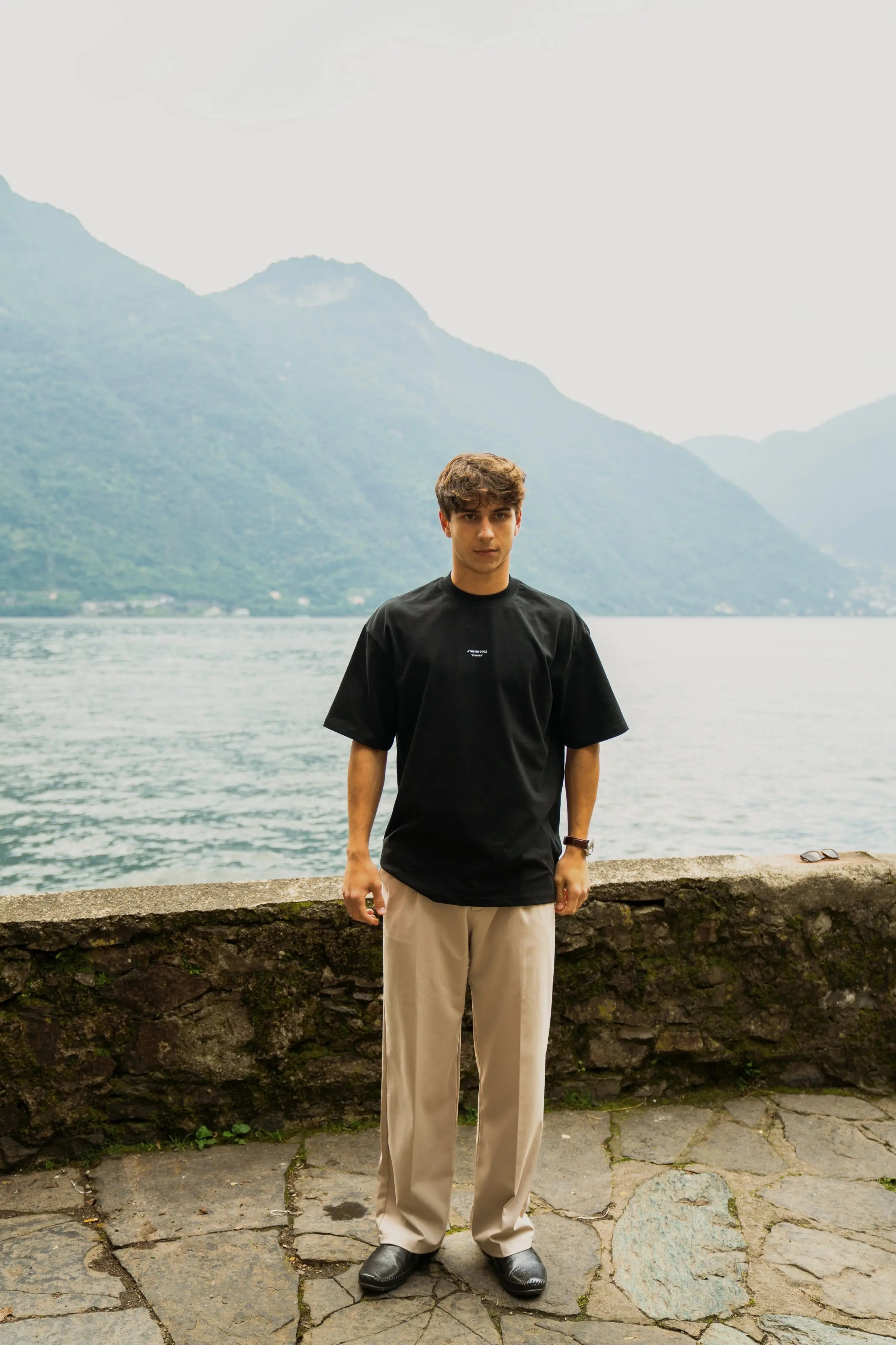 Portraits de Famille Echoes The Tee Waiting Room Model 2