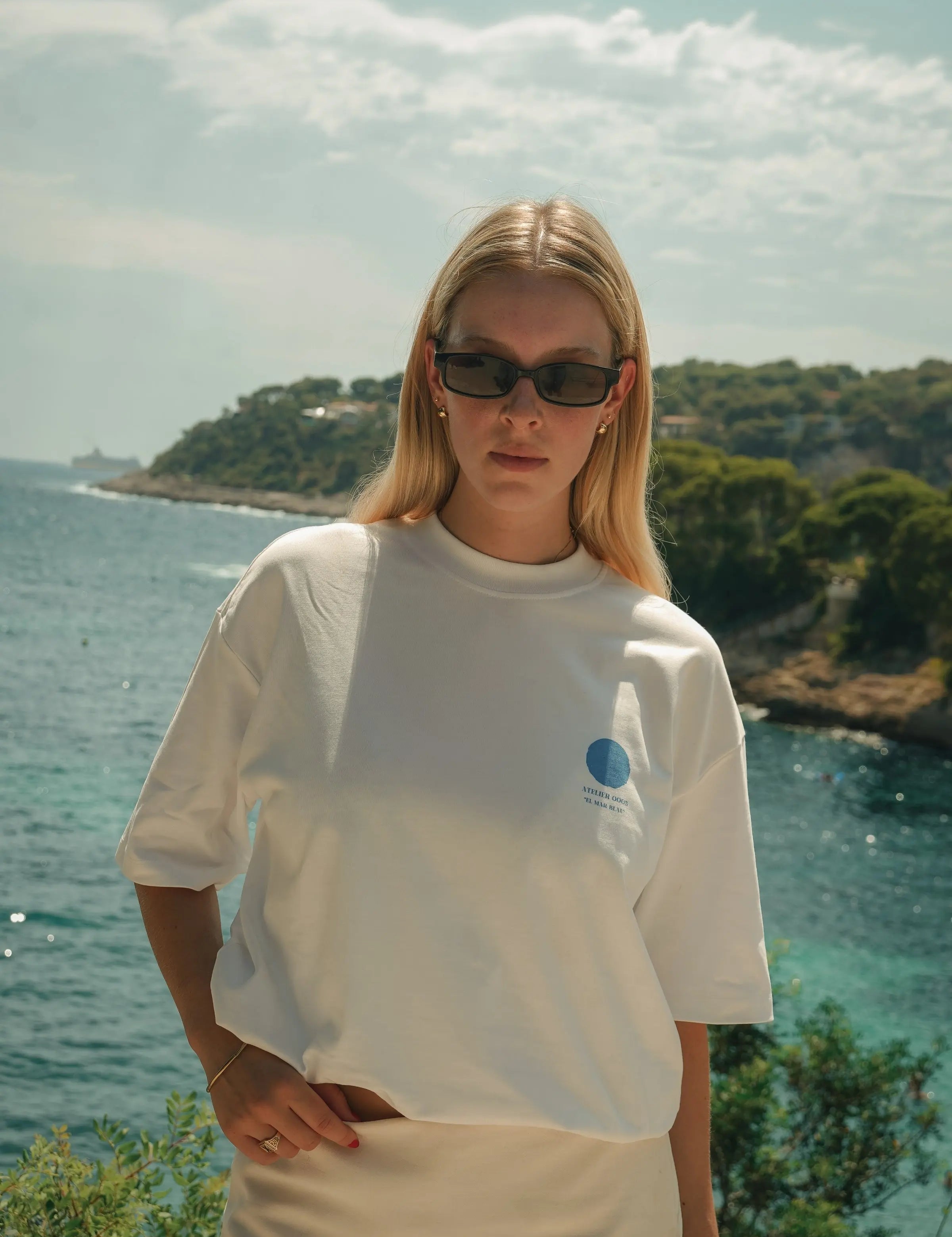 Portraits de Famille El Mar Blau The Tee Blau Model 1