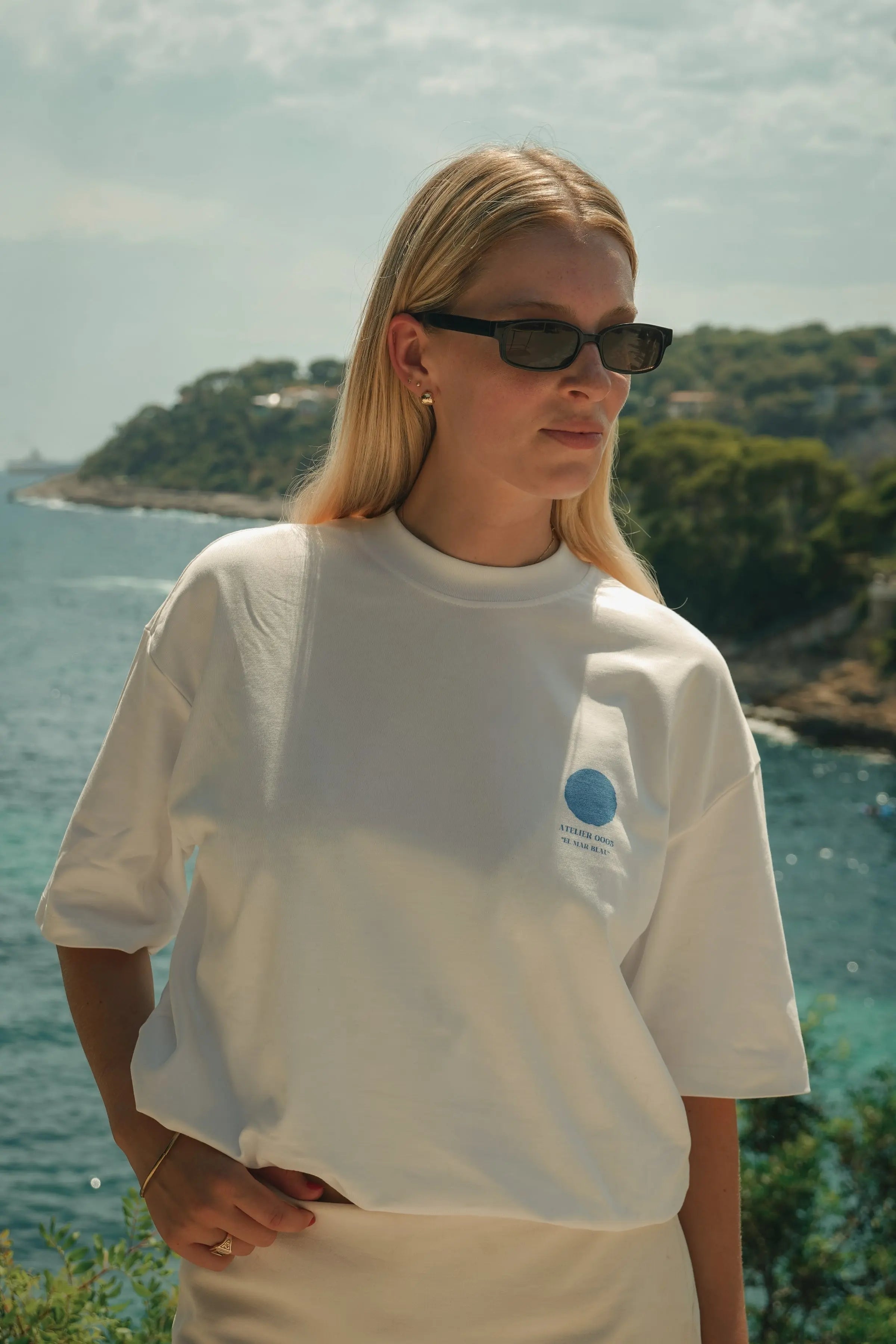 Portraits de Famille El Mar Blau The Tee Blau Model 2