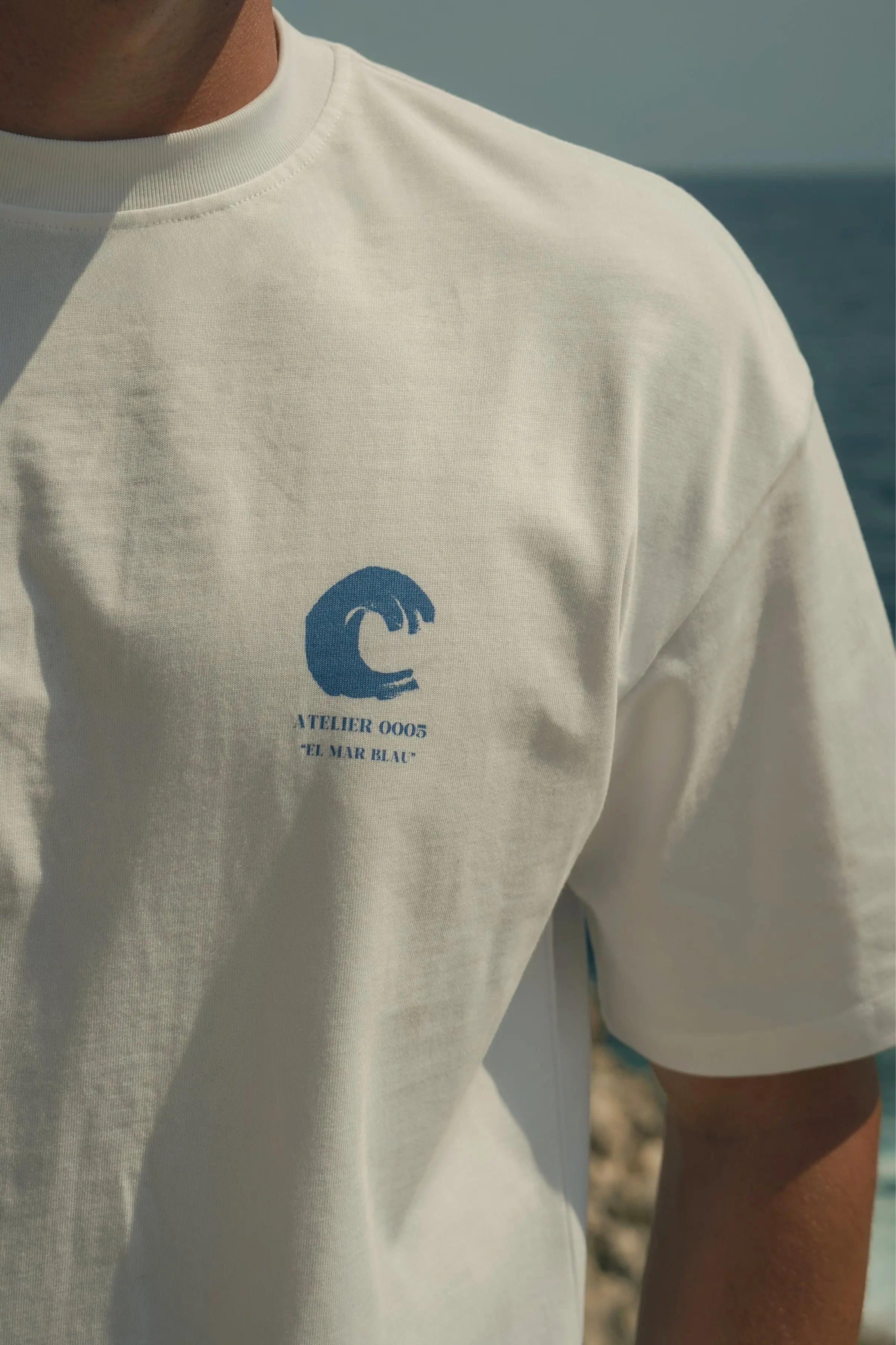 Portraits de Famille El Mar Blau TheTee Mucho Flow Model 2