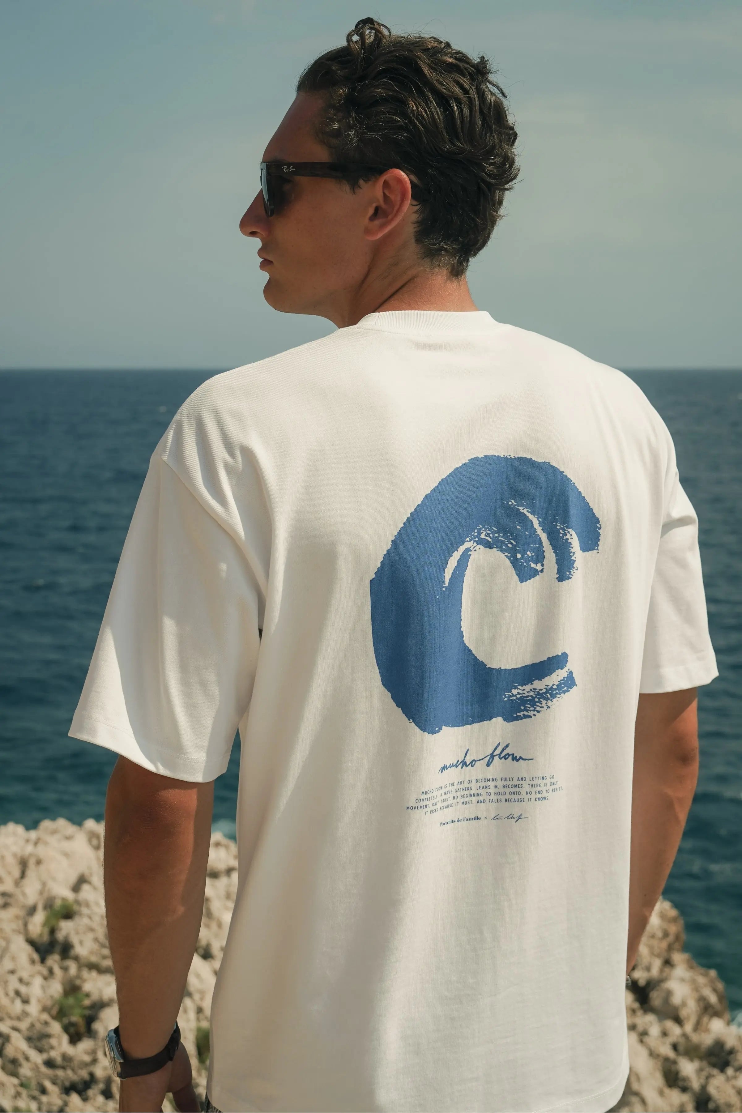 Portraits de Famille El Mar Blau TheTee Mucho Flow Model 4