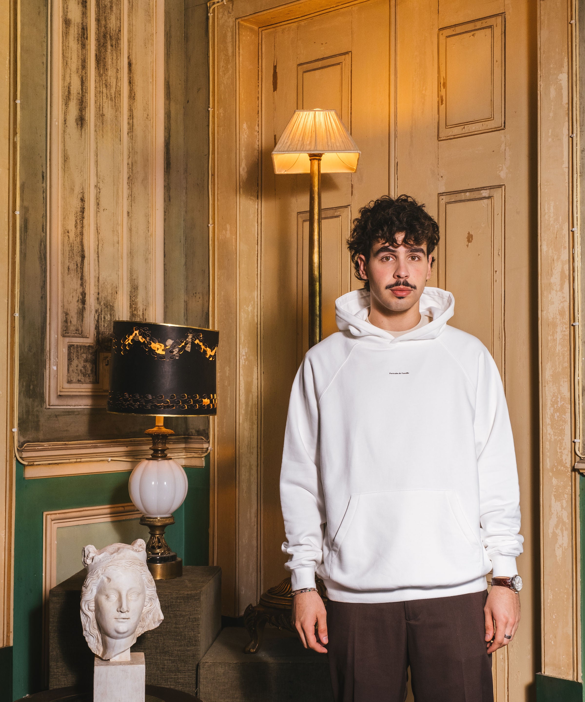 Portraits de Famille The Essentials The Hoodie Logo 1