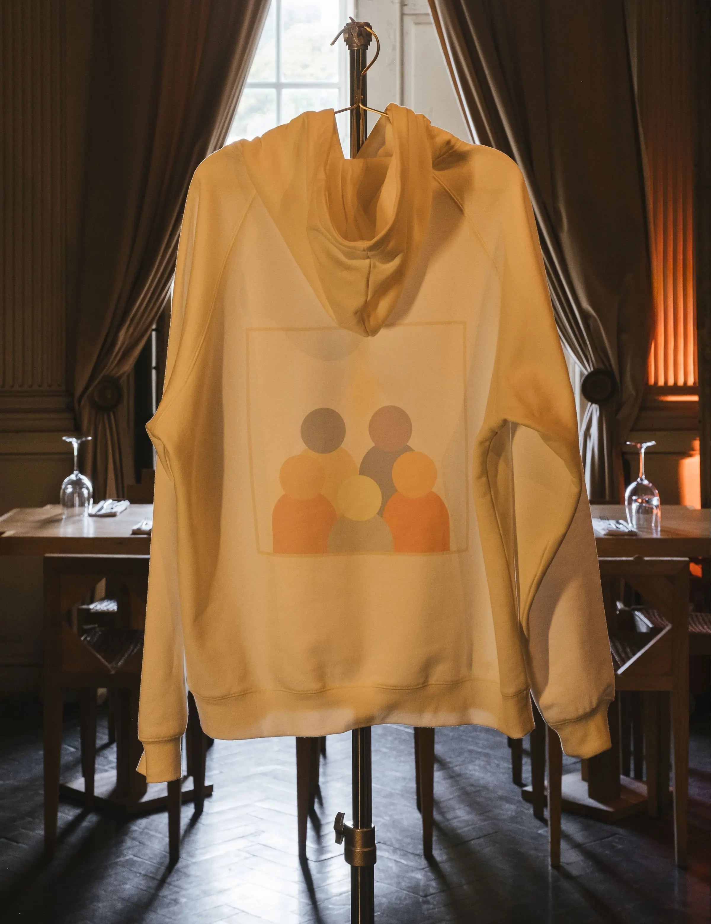 Portraits de Famille The Essentials The Hoodie Logo Model 1