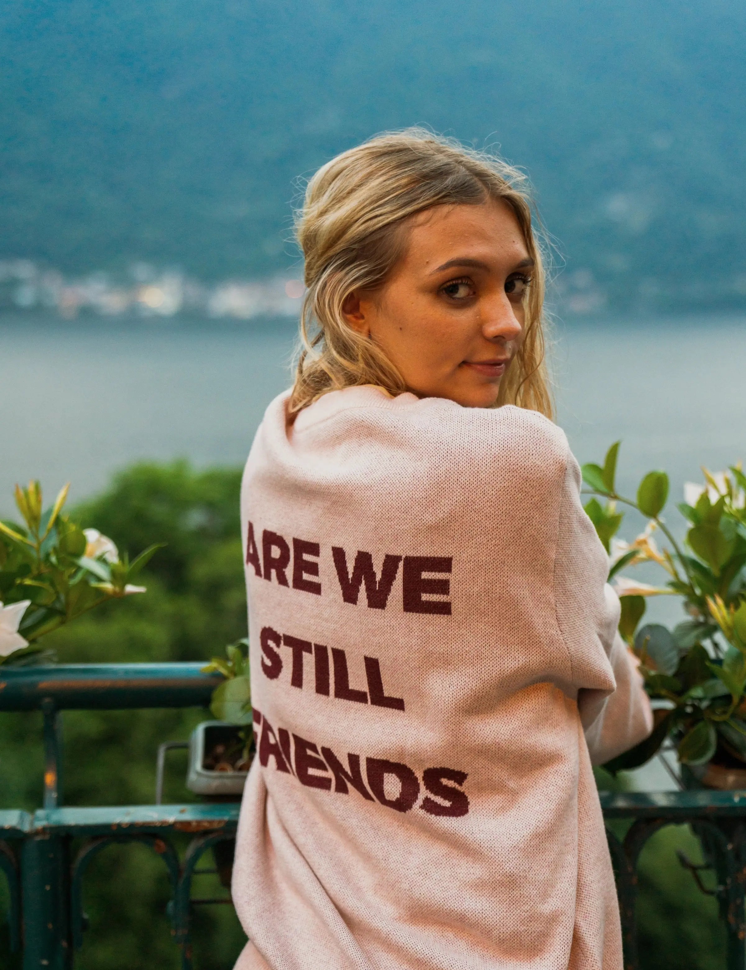 Portraits de Famille The Essentials The Sweater Question Model 2