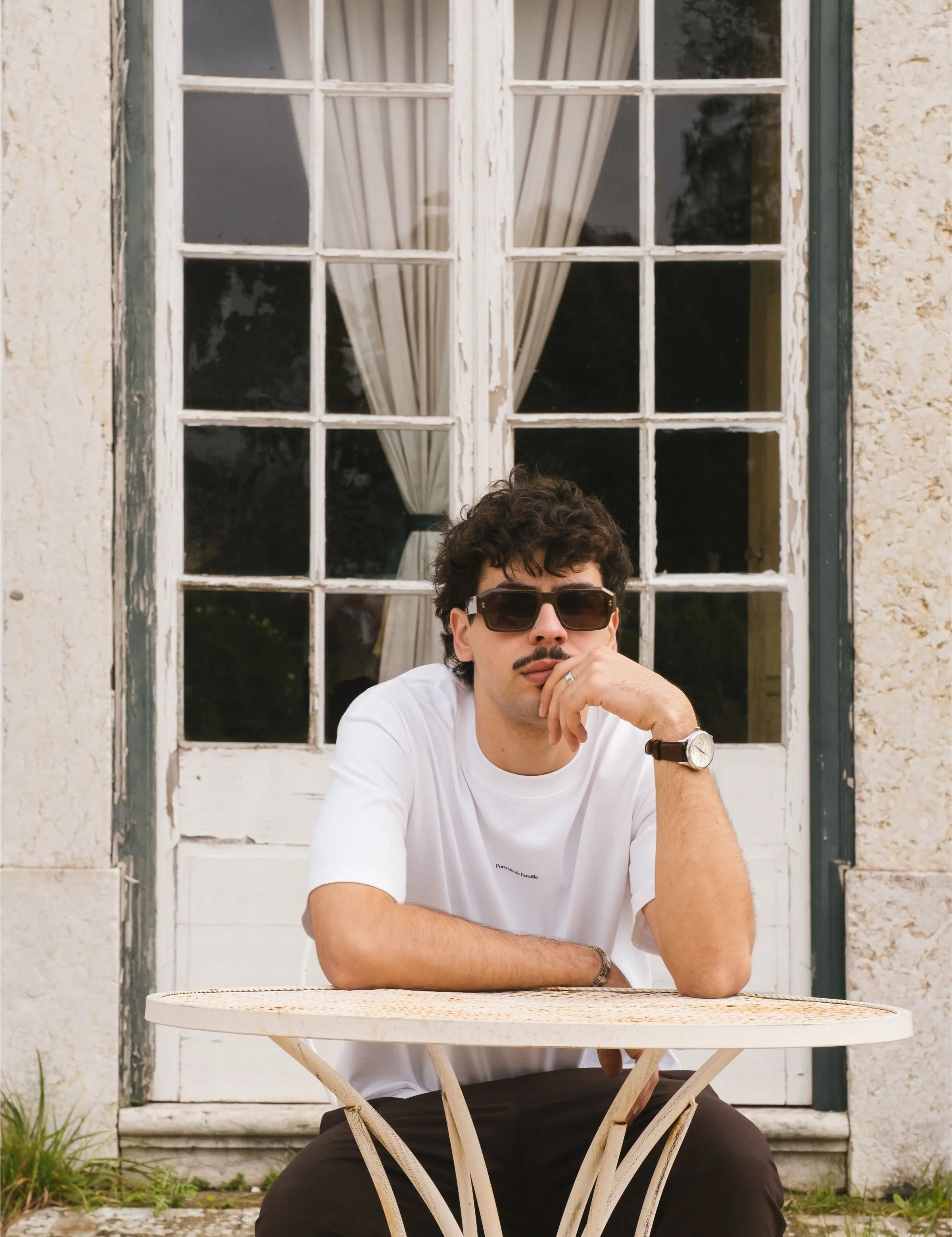 Portraits de Famille The Essentials The Tee Logo Model 2