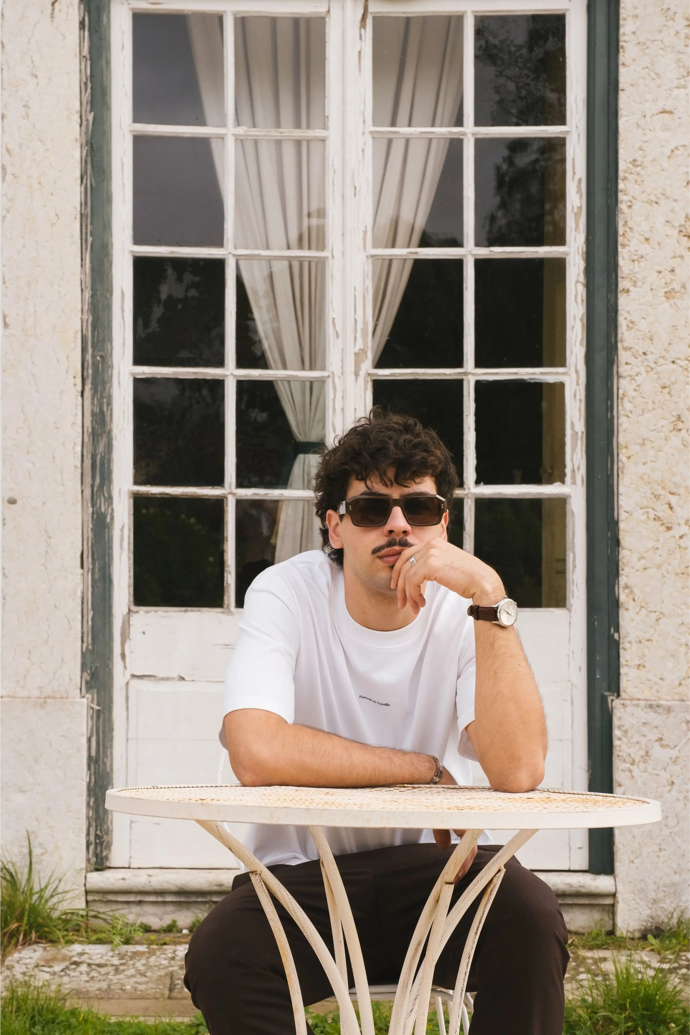 Portraits de Famille The Essentials The Tee Logo Model 2