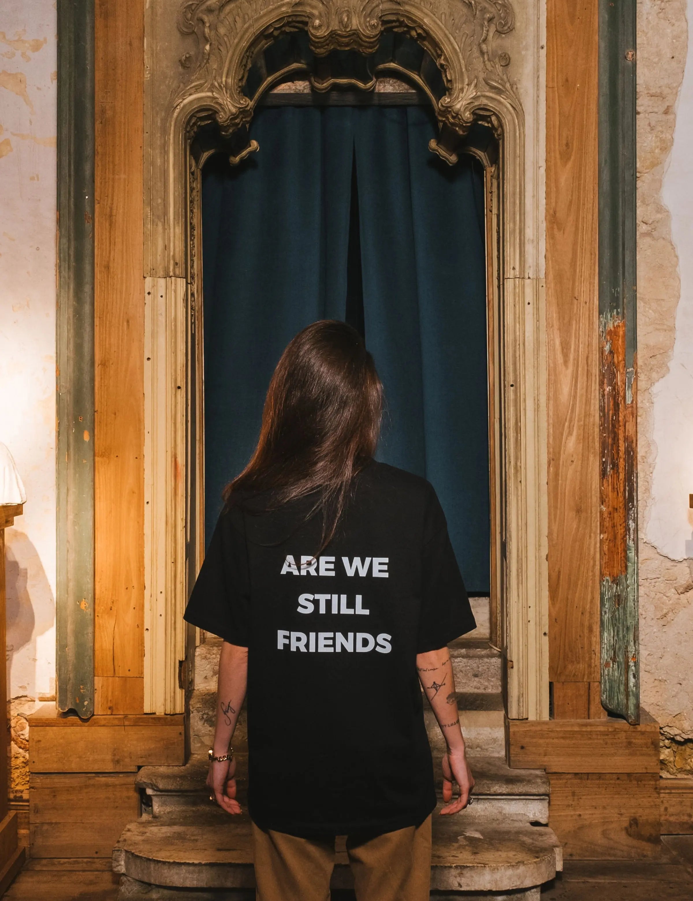 Portraits de Famille The Essentials The Tee Question Model 10