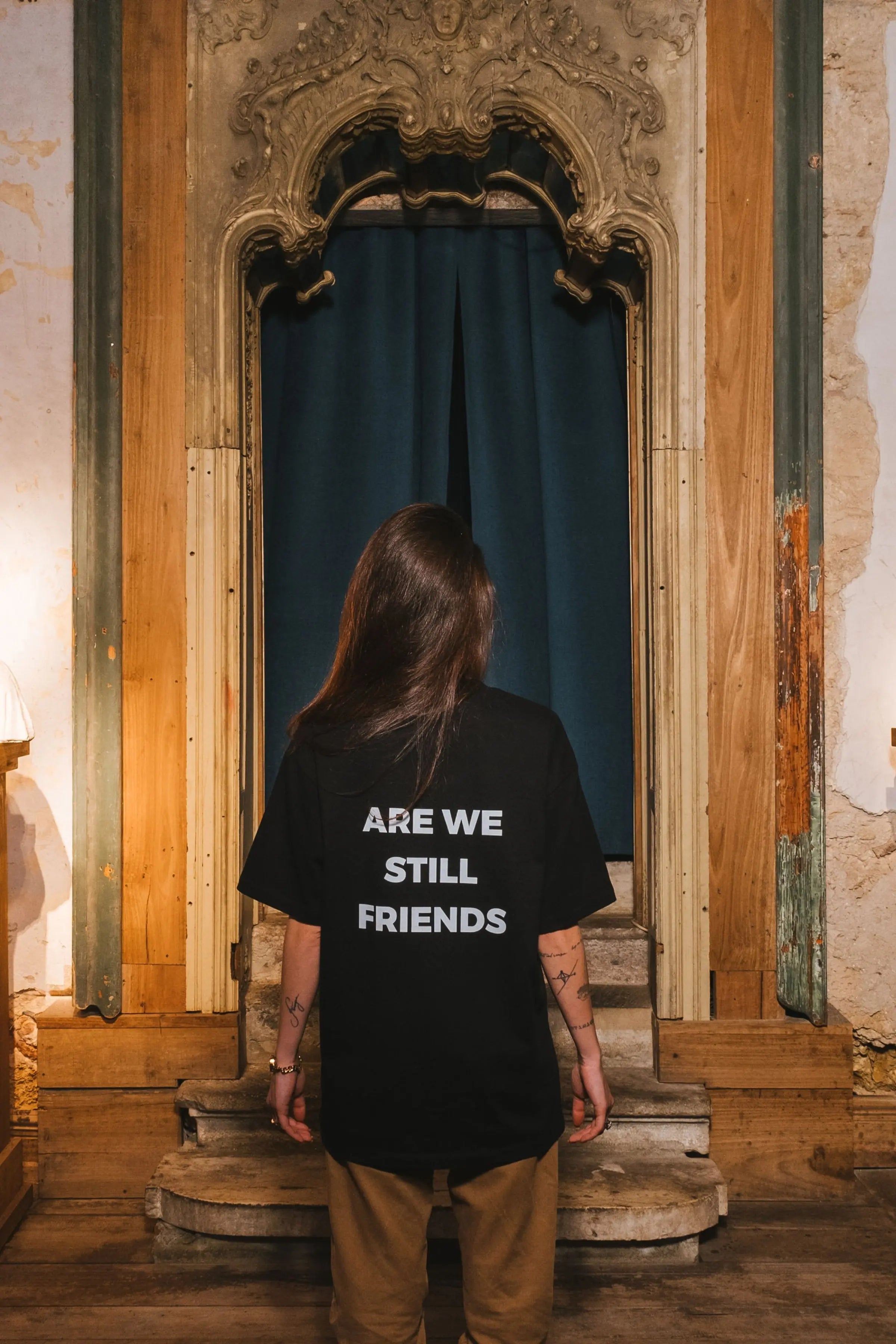 Portraits de Famille The Essentials The Tee Question Model 10