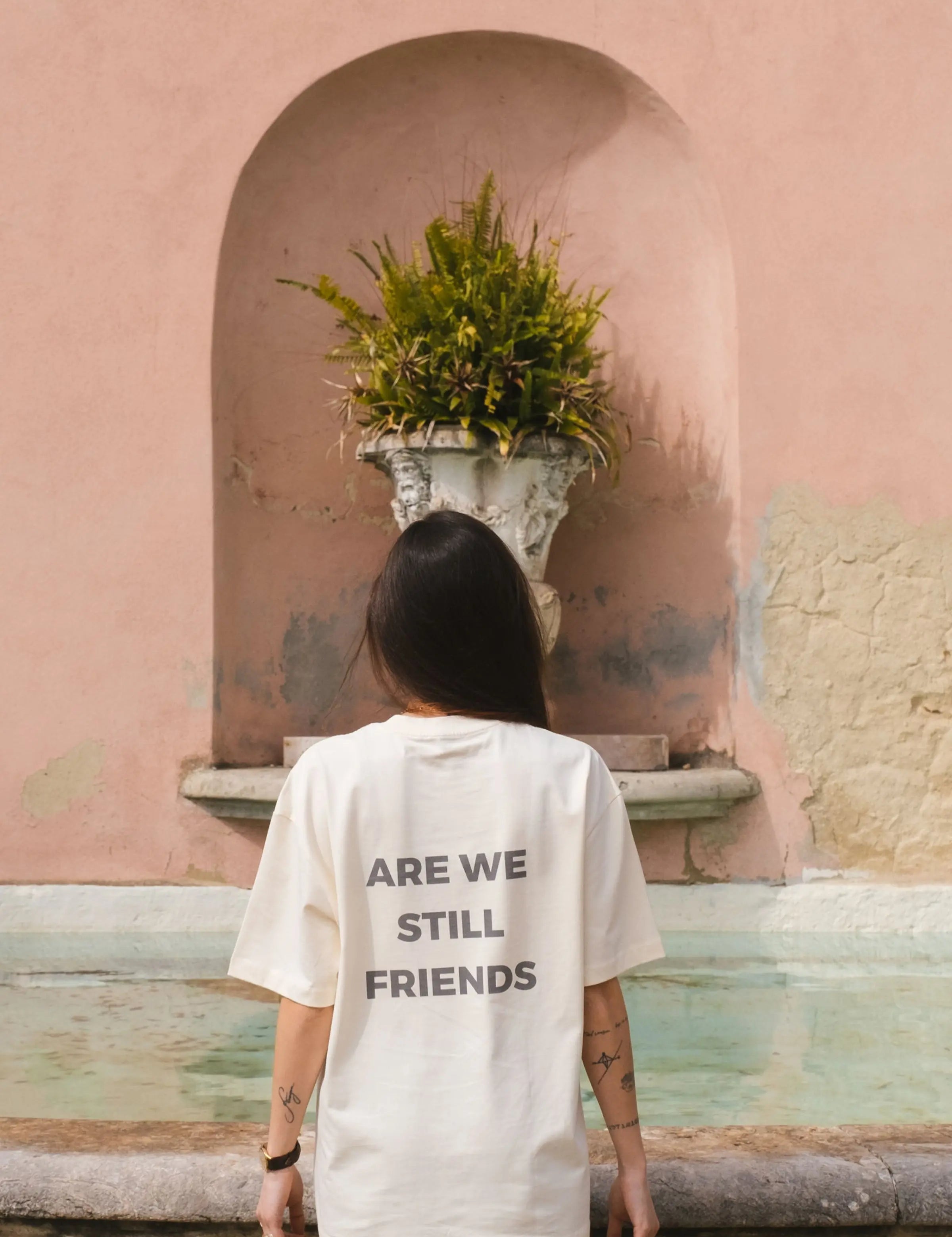 Portraits de Famille The Essentials The Tee Question Model 6