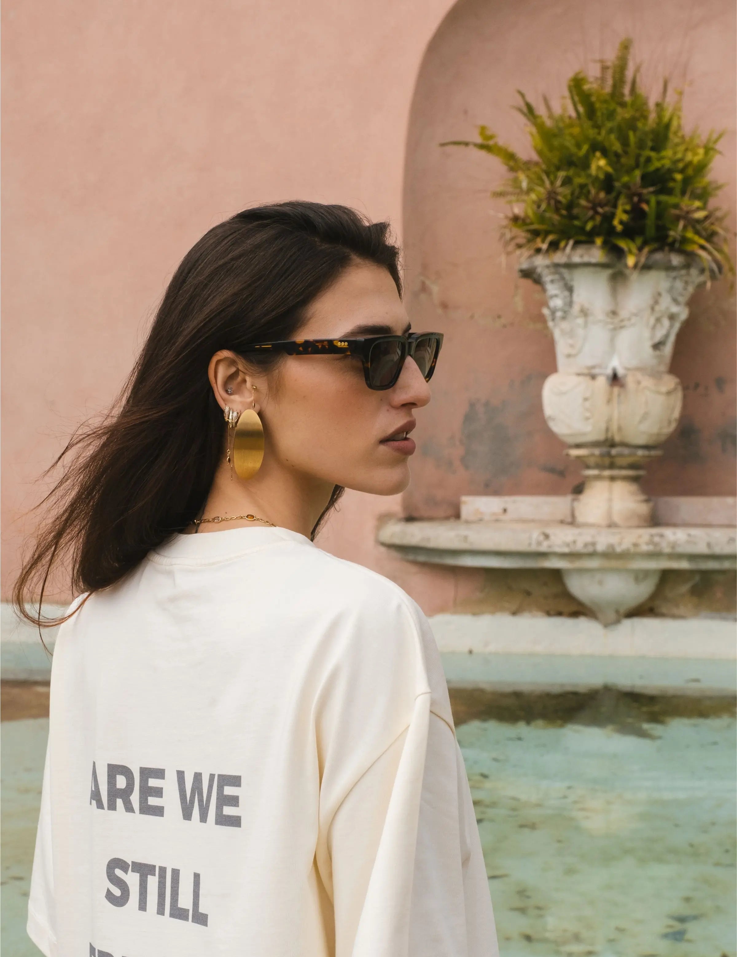 Portraits de Famille The Essentials The Tee Question Model 7