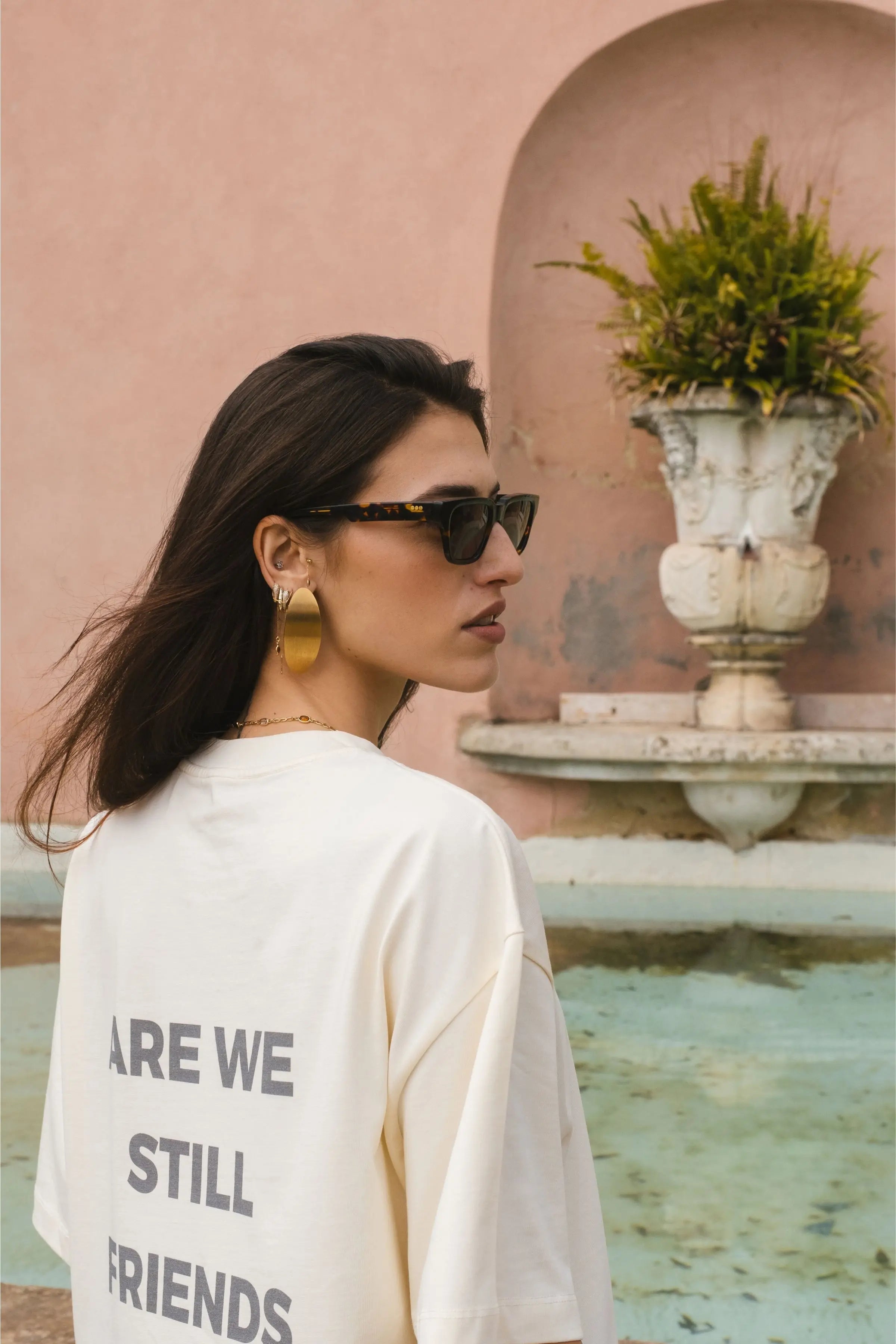 Portraits de Famille The Essentials The Tee Question Model 7