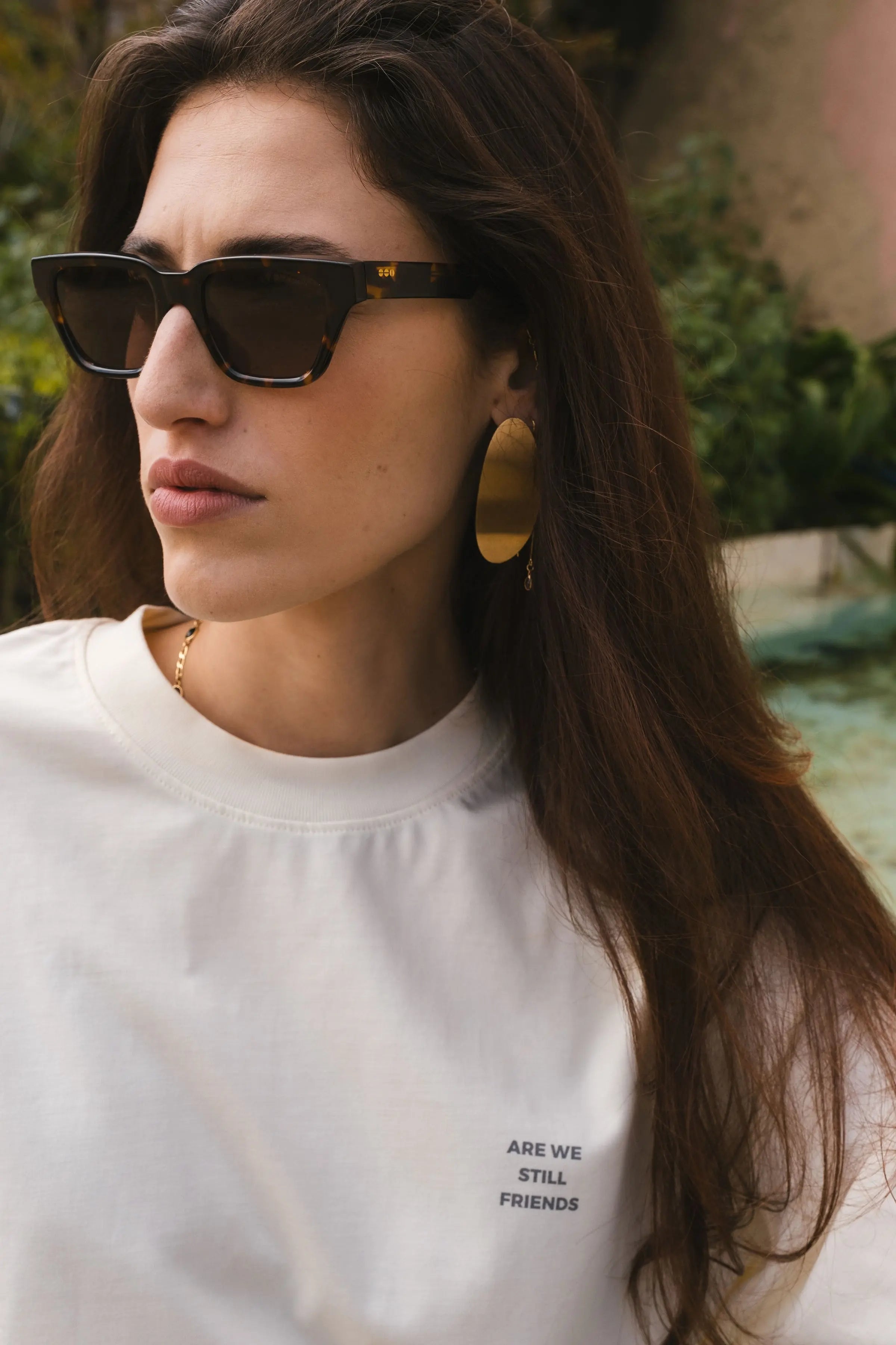 Portraits de Famille The Essentials The Tee Question Model 8